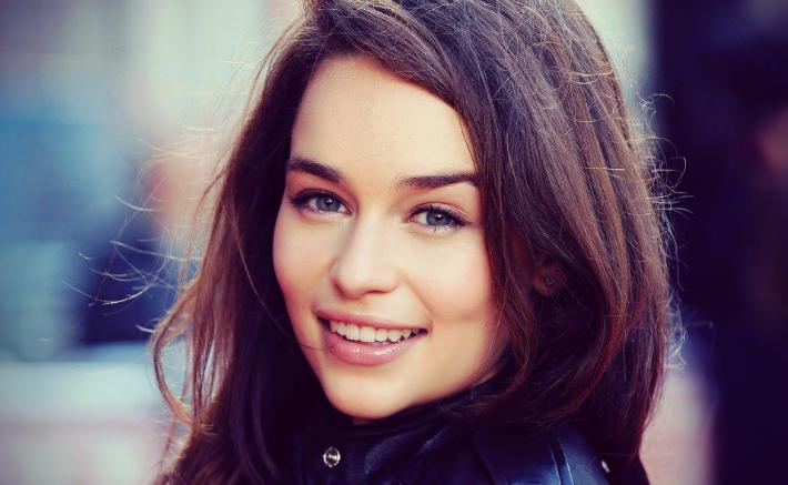 Emilia clarke height, weight, measurements, bra size, shoe size