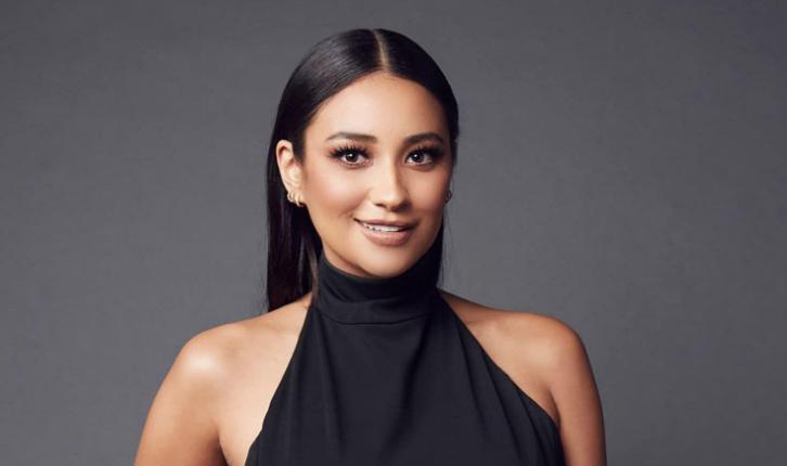Shay Mitchell Height, Weight, Measurements, Bra Size, Wiki, Biography