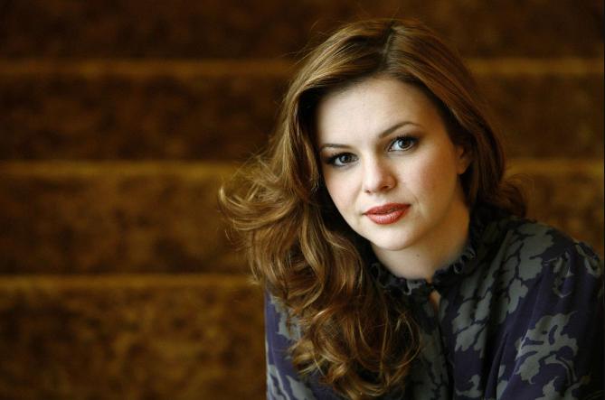 Amber Tamblyn Height, Weight, Measurements, Bra Size, Wiki, Biography