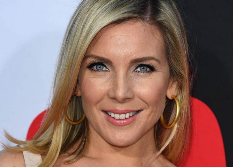 June Diane Raphael Height, Weight, Measurements, Bra Size, Shoe Size