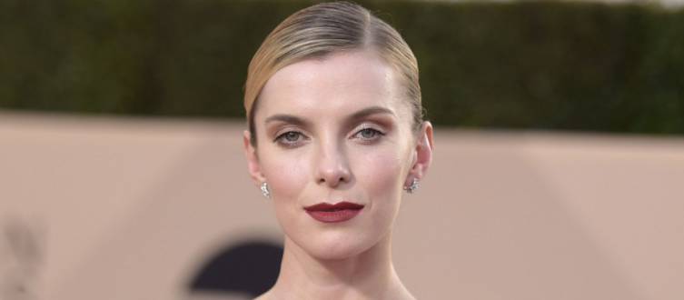Betty Gilpin Height, Weight, Measurements, Bra Size, Wiki, Biography