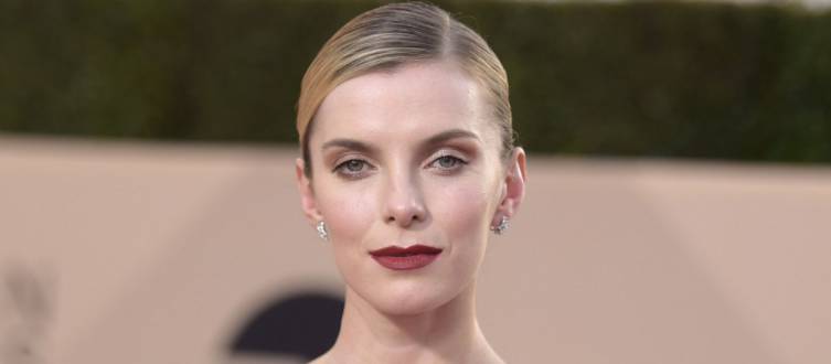 Betty gilpin height, weight, measurements, bra size, shoe size