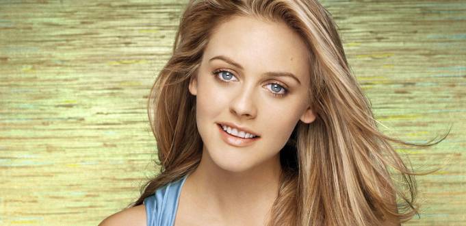 Alicia Silverstone Height, Weight, Measurements, Bra Size, Shoe, Biography