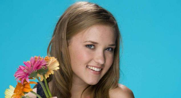 Emily osment height, weight, measurements, bra size, shoe size