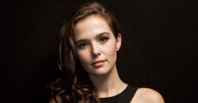 Zoey deutch height, weight, measurements, bra size, shoe size