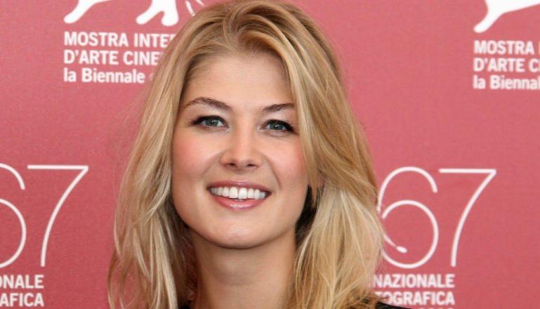 Rosamund pike height, weight, measurements, bra size, shoe size