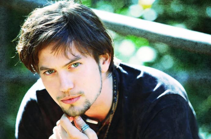 Jackson Rathbone Height, Weight, Measurements, Shoe Size, Biography