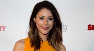 Amanda Crew