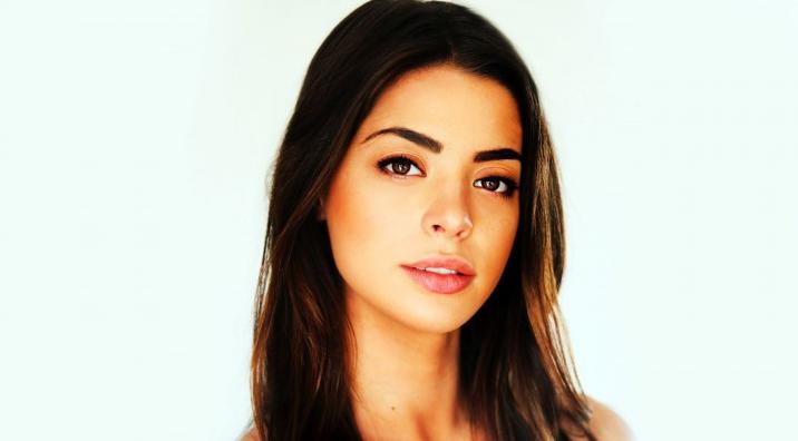 Gia Mantegna Height, Weight, Measurements, Bra Size, Wiki, Biography