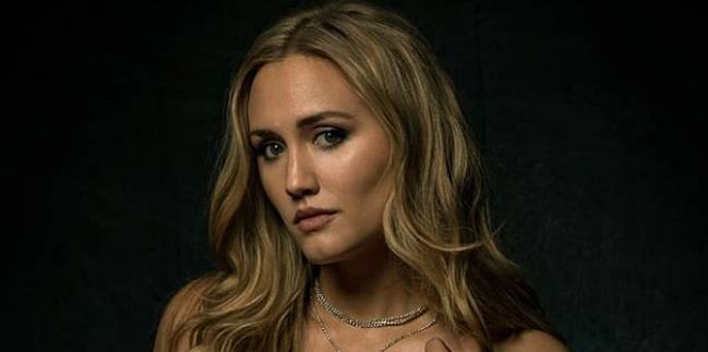 Naomi Kyle Height, Weight, Measurements, Bra Size, Shoe, Biography