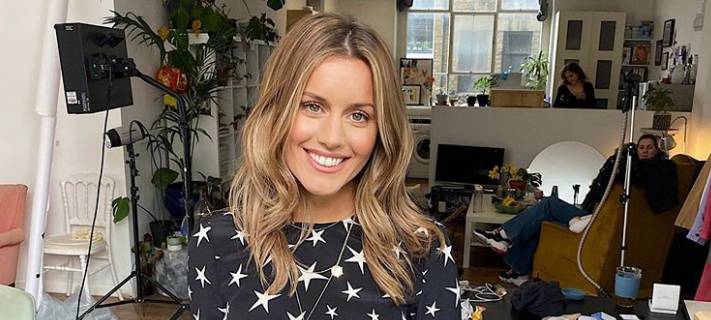 Caggie Dunlop Height, Weight, Measurements, Bra Size, Shoe Size