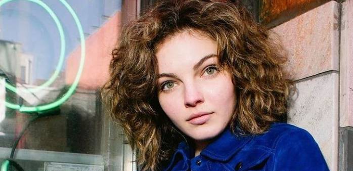 Camren bicondova height, weight, measurements, bra size, shoe size