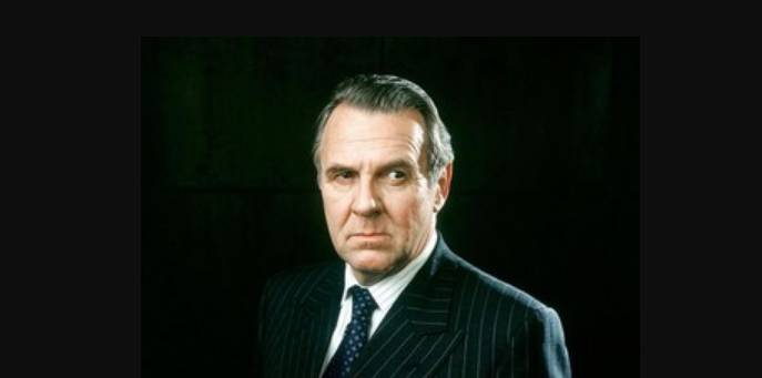 Tom Wilkinson Height, Weight, Measurements, Shoe Size, Wiki, Biography