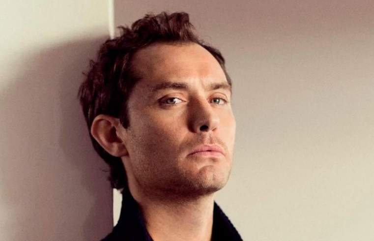 Jude Law Height, Weight, Measurements, Shoe Size, Wiki, Biography