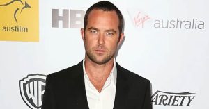 Sullivan Stapleton