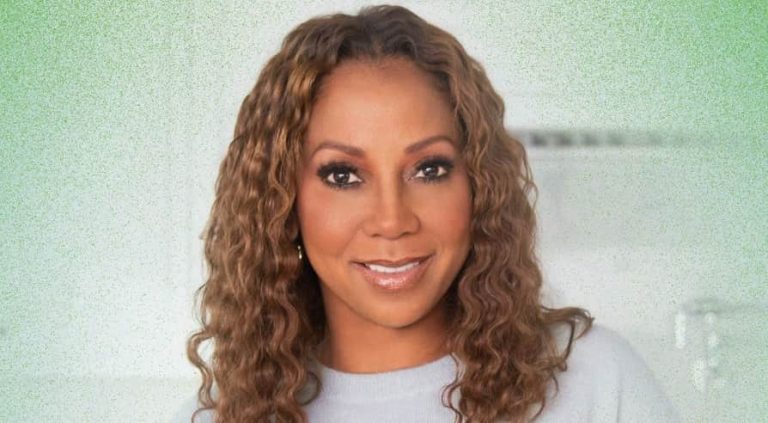 Holly Robinson Peete Height, Weight, Measurements, Bra Size, Shoe Size