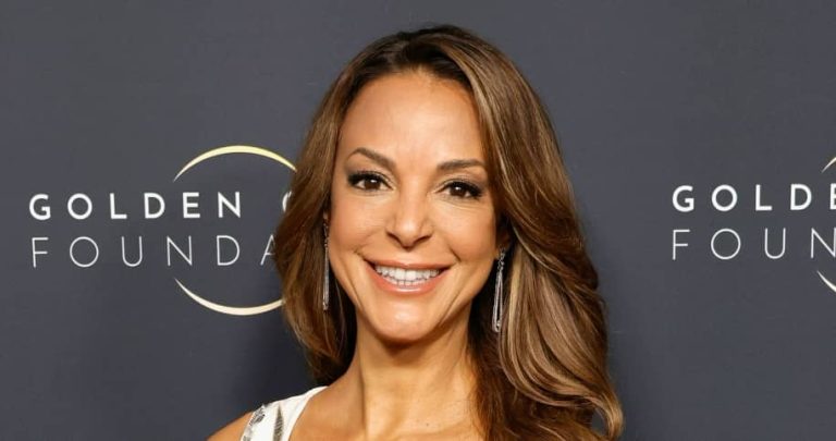Eva LaRue Height, Weight, Measurements, Bra Size, Shoe Size