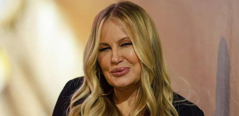 Jennifer Coolidge Height, Weight, Measurements, Bra Size, Shoe Size