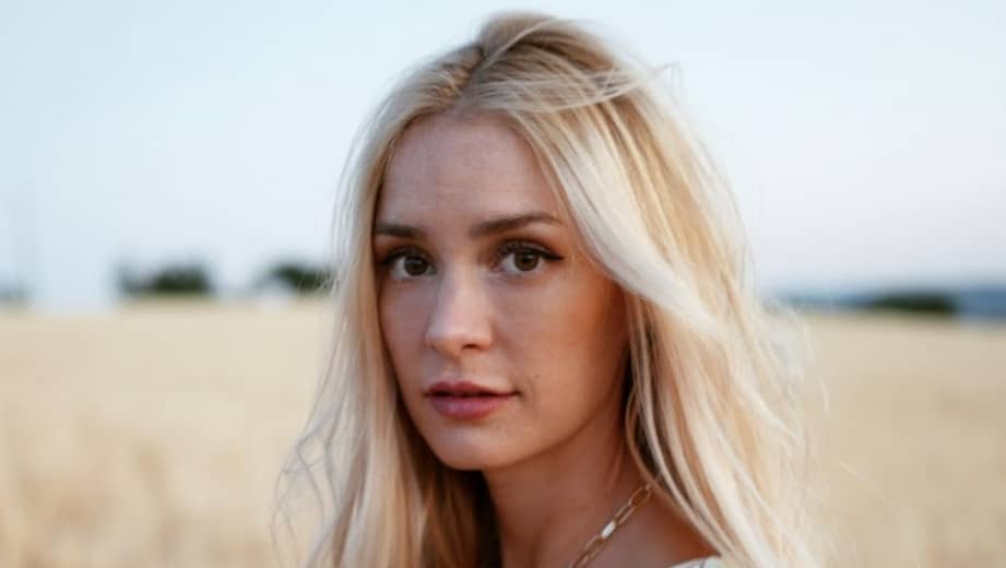 Elle McLemore