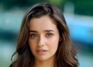 Holly Earl