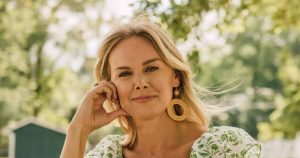 Laura Bell Bundy Height, Weight, Measurements, Bra Size, Shoe Size